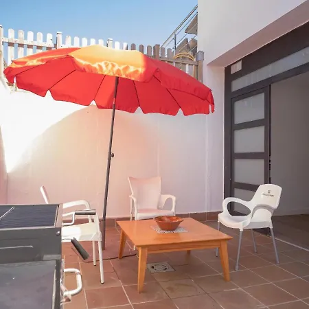 Con Piscina Portatil Y Jardin Privado